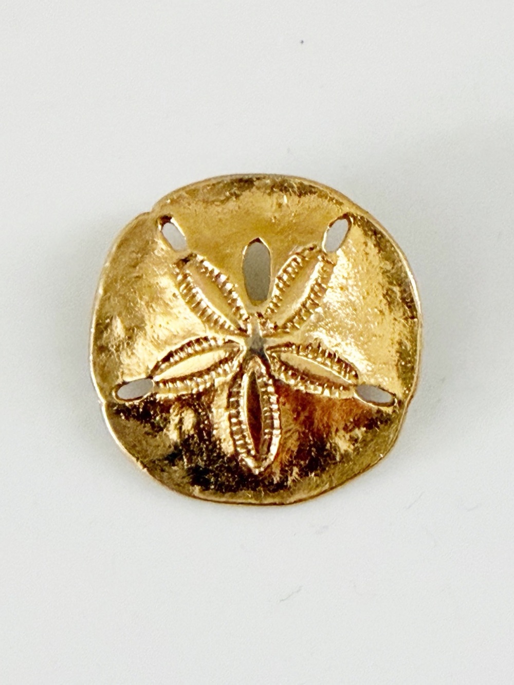 Vintage Napier Sand Dollar Small Gold Tone Pin Brooch Casual Minimalist Boho
